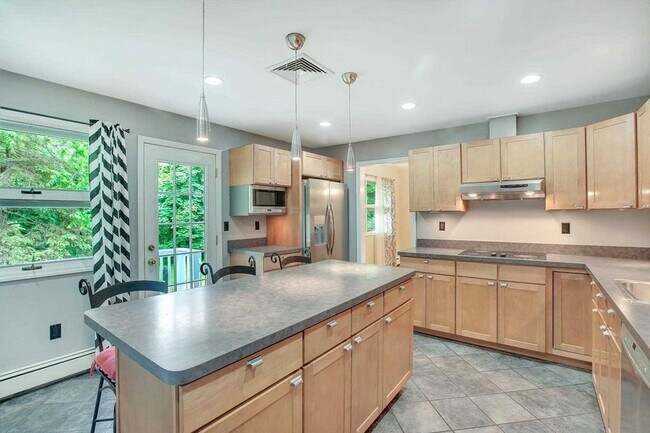 Photo - 23 New Hackensack Rd