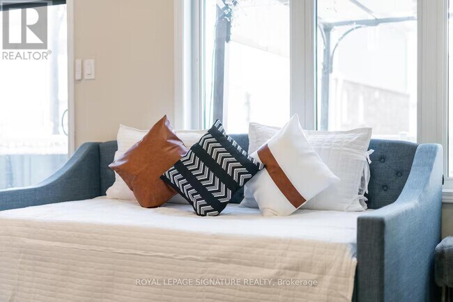 Photo - 11 Eckford Ln