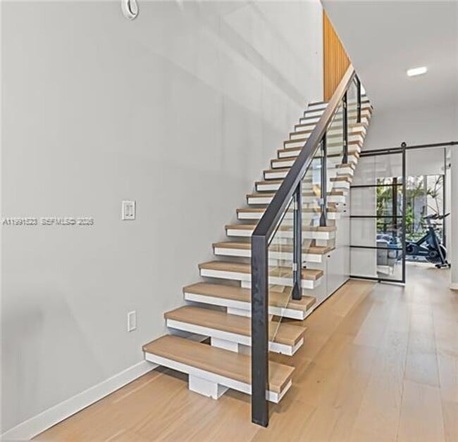 Photo - 1055 99th St