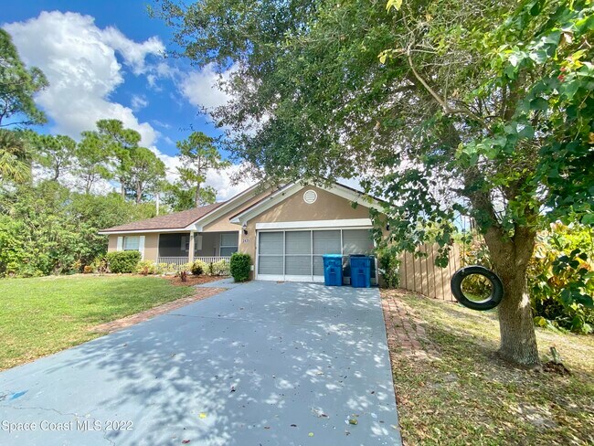2435 Palisades Dr SE
