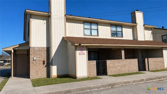 Photo - 1813 Cedarhill Dr