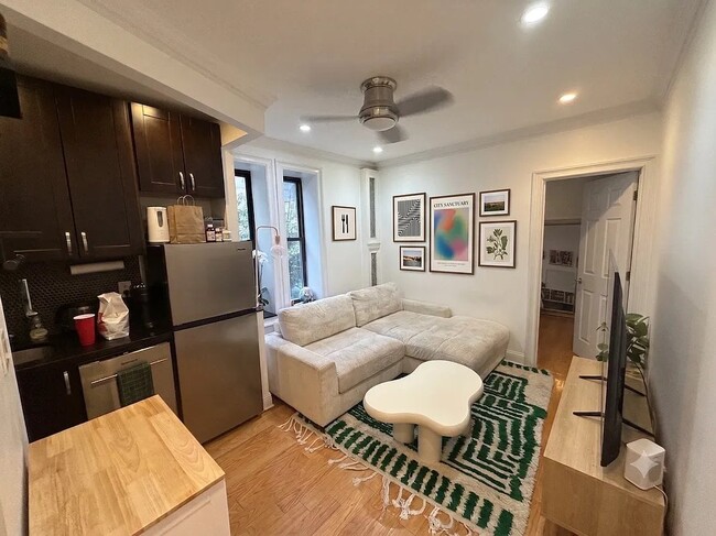Building Photo - 380 S 4th St Unit 4