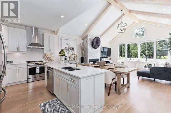 Photo - 103 White Oak Cres