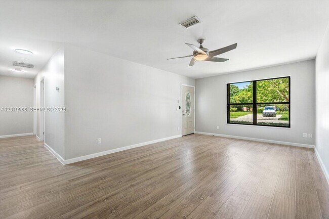 Photo - 1367 Riverside Cir