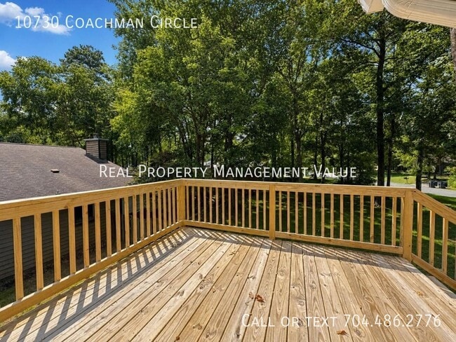 Photo - 10730 Coachman Cir