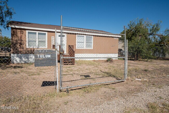 Building Photo - 421 Tulum Dr