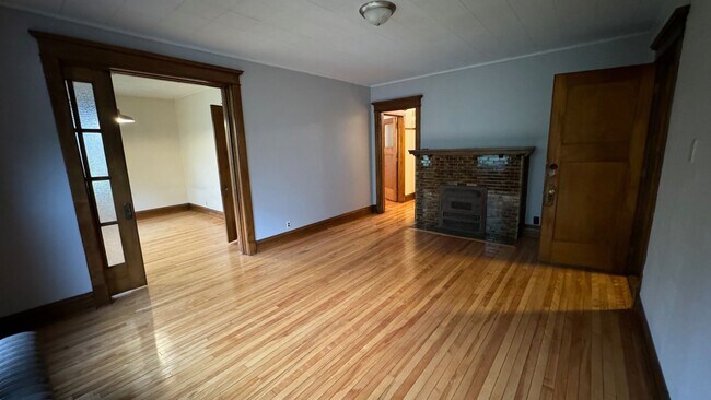 Belmont Apartments 611 Gertrud, 402 S 6th,... - Belmont Apartments 611 Gertrud, 402 S 6th,... Unit 2