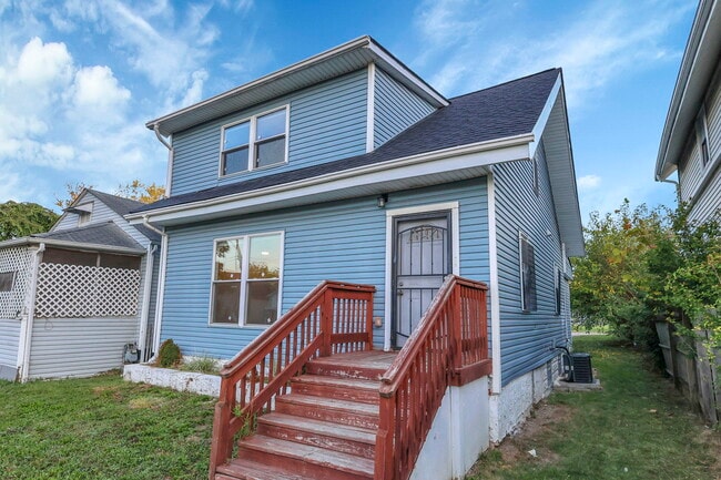 Building Photo - 908 E 12th Ave