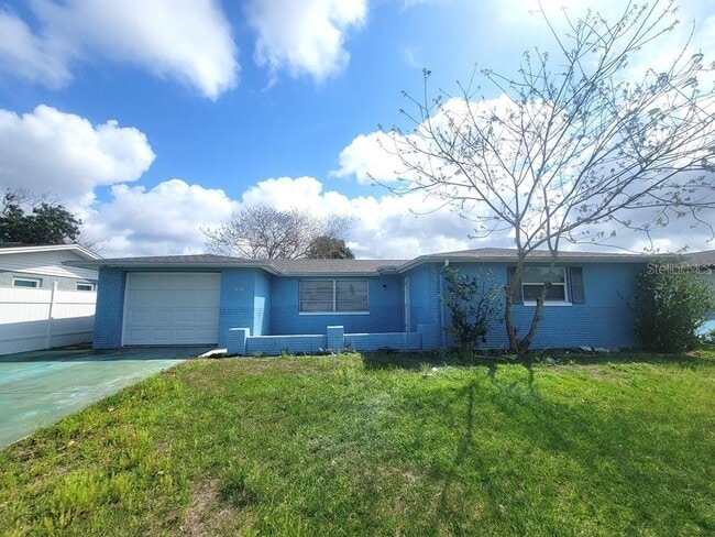 Building Photo - 10920 Oakdale Ave