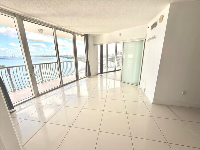 Photo - 1750 N Bayshore Dr Unidad 3801