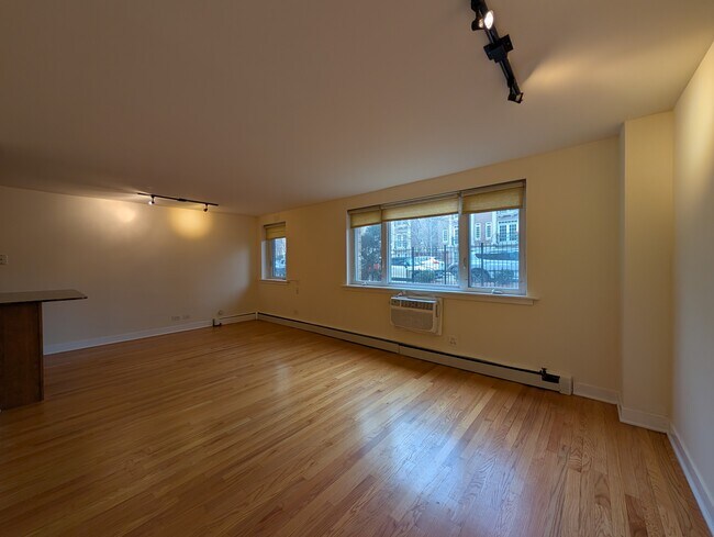 Photo - 630 W Wrightwood Ave