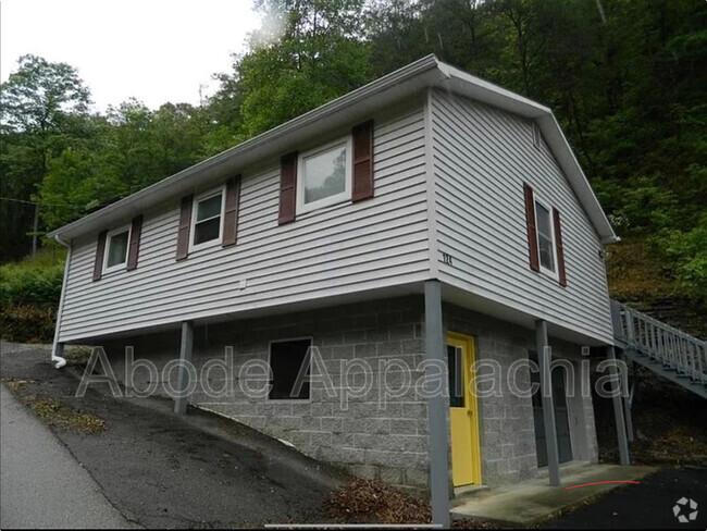 Building Photo - 124 Melvina Dr Unit #2 Rental