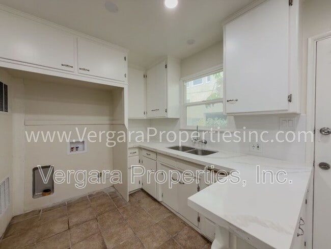 Photo - 611 Amapola Ave