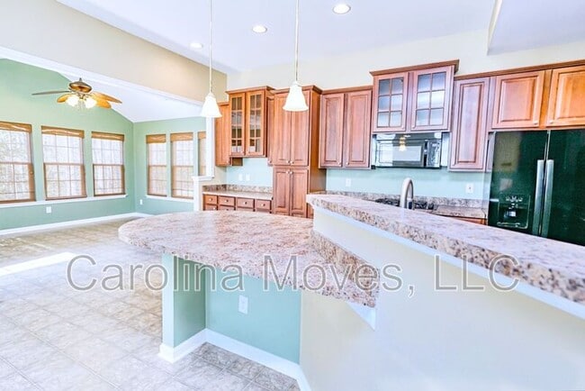 Photo - 380 Amberleaf Way