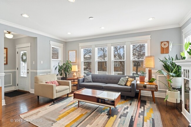 Photo - 3018 N Kostner Ave