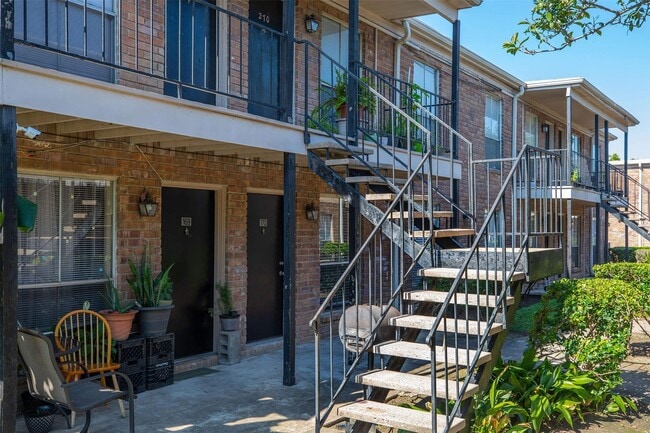 Photo - 5900 N Braeswood Blvd Unit 203