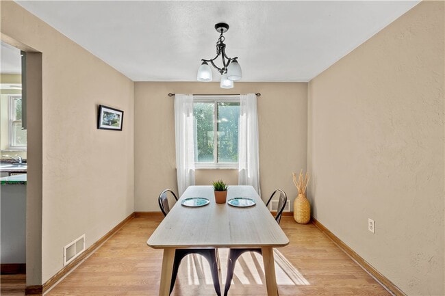 Comedor - 1492 Prospect Rd