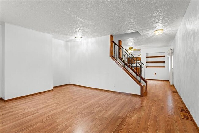 Photo - 4914 Cypress St