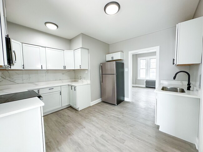 Photo - 4045 W Argyle St