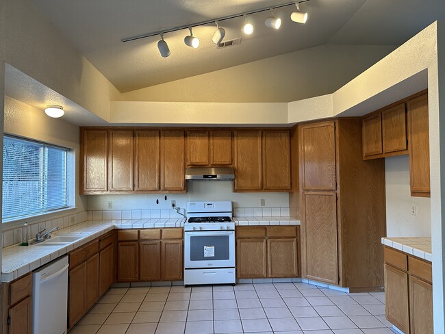 Photo - 1003 Kate Linde Cir