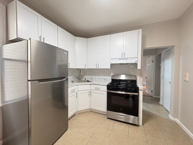 203 Armstrong Ave 2L - 205 Armstrong Ave Apartamentos Unidad 2L