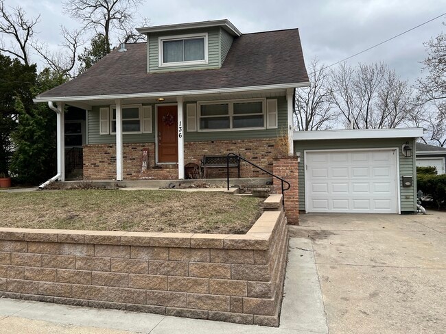 Photo - 136 14th St NE