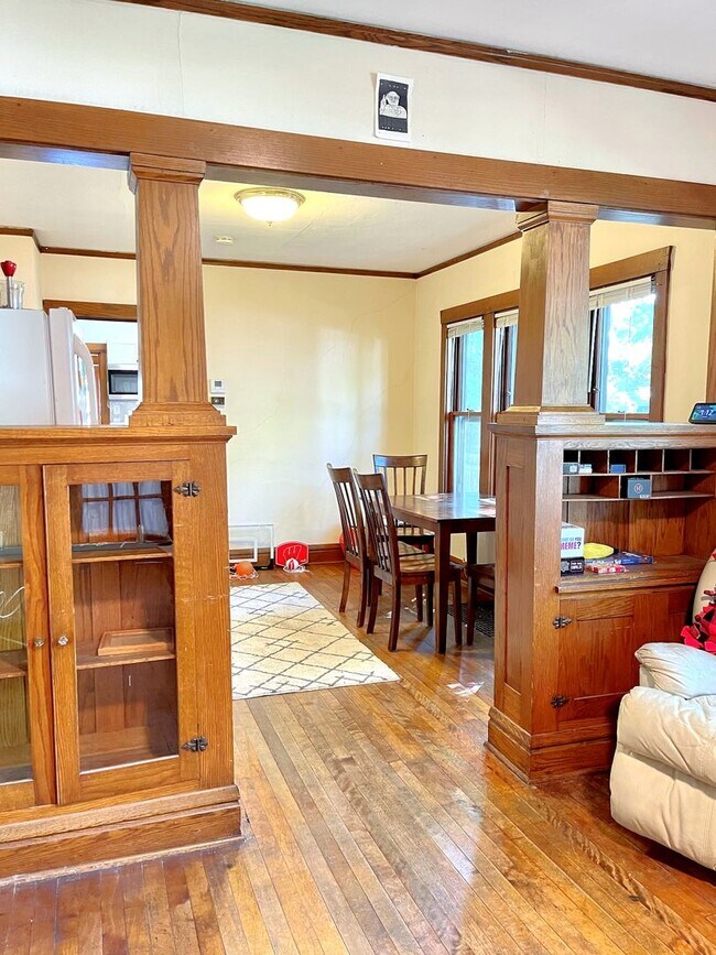 1525/27 Madison St. Unidad &1527 Madison St Rental Madison, WI