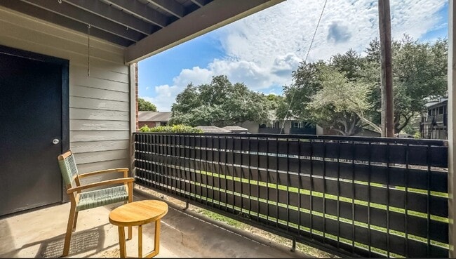 Building Photo - 409 E William Cannon Dr Unit 207