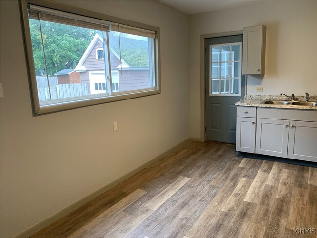 Photo - 112 W 1st St S