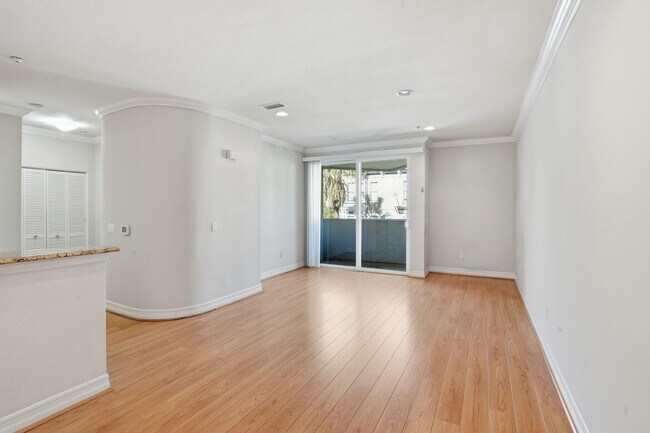 Photo - Beautifully upgraded 1 Bdrm, 1 Bath w/larg... Unit 307
