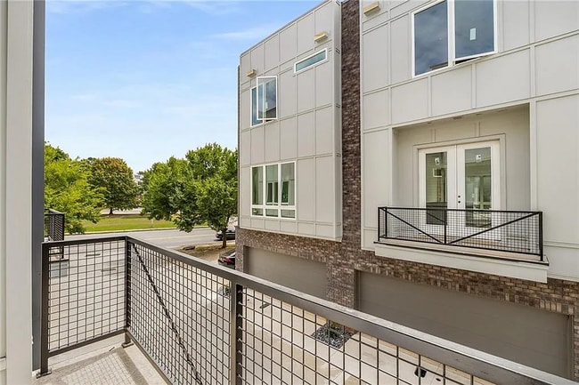 Photo - 241 Maynard Ter SE