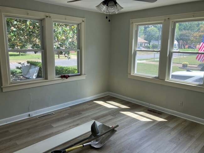 Photo - 6345 Edward St