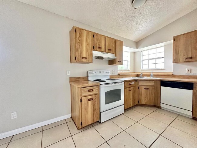 Photo - 896 Mentmore Cir