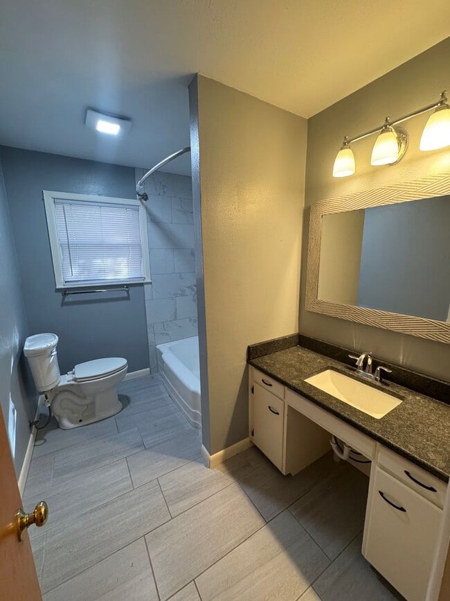 Photo - 2218 Rosewood Dr