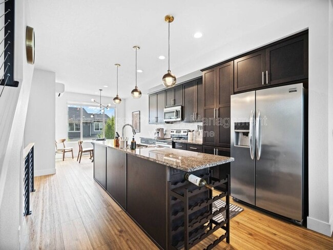 Photo - 2325 W Bridge Ave
