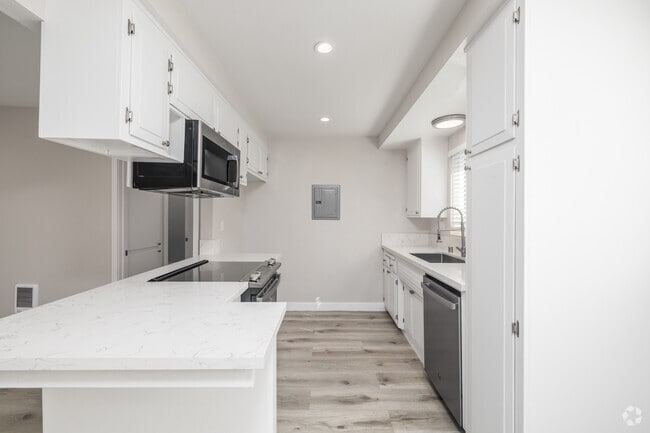 Interior Photo - 1308 Agate St