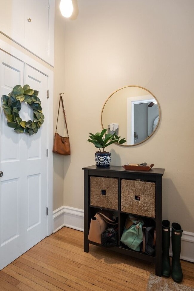 Entry - 2119 N Cleveland Ave Unit 1