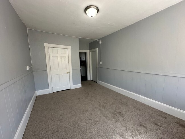 Photo - Third Floor ALL INCLUSIVE Studio in Downtown Manchester, NH, $1350/month Unit 14-10 Orange