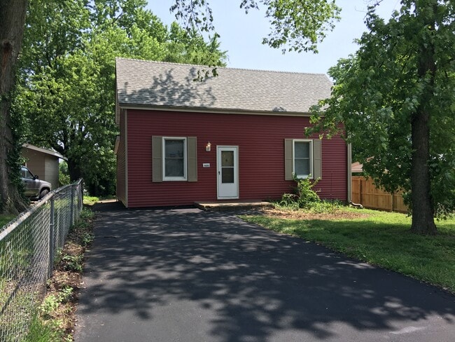 Building Photo - St. Charles