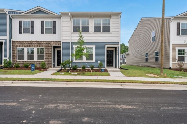 Photo - 2058 Gln Xing Dr Townhome