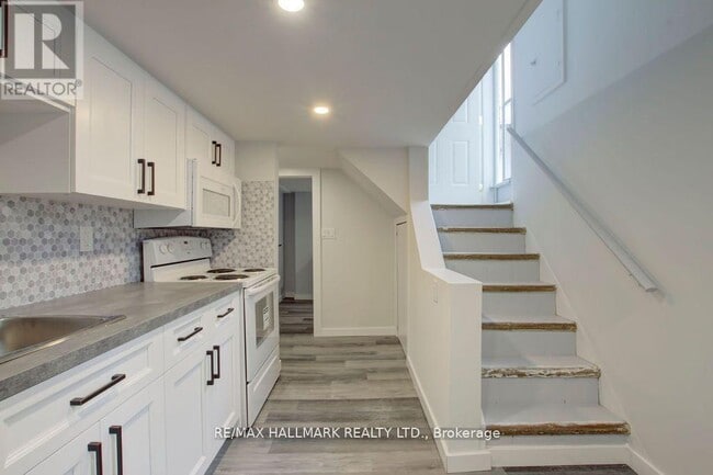 Photo - 51 Stamford Square S