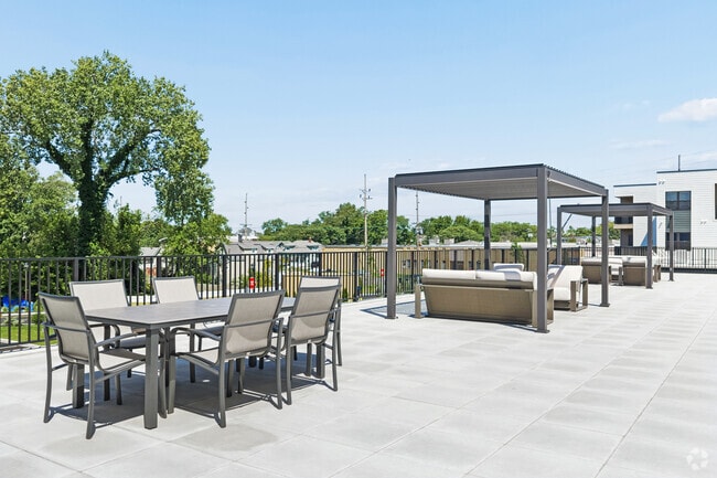 Outdoor Lounge - Surfside Crossing