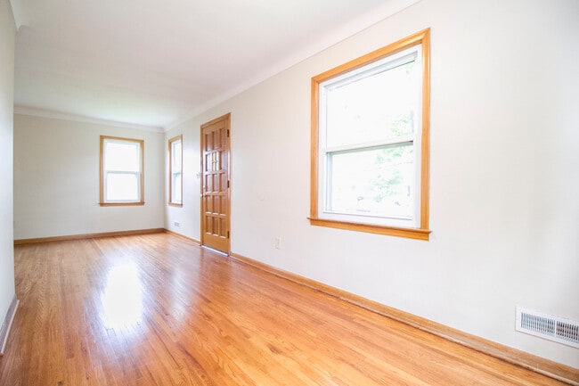 Photo - 320 Somerset St