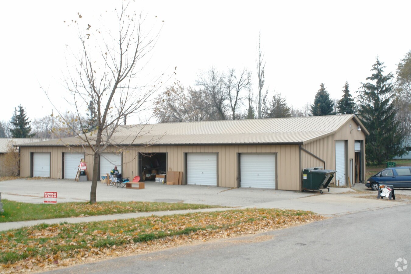 parking structure - 1020 Oviatt St