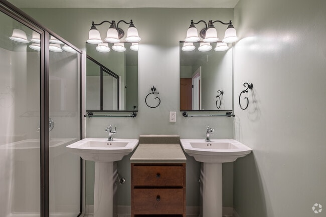 2BR, 1BA - 805SF Layout 2