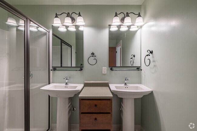 2BR, 1BA - 805SF Diseño 2 - The Quarters