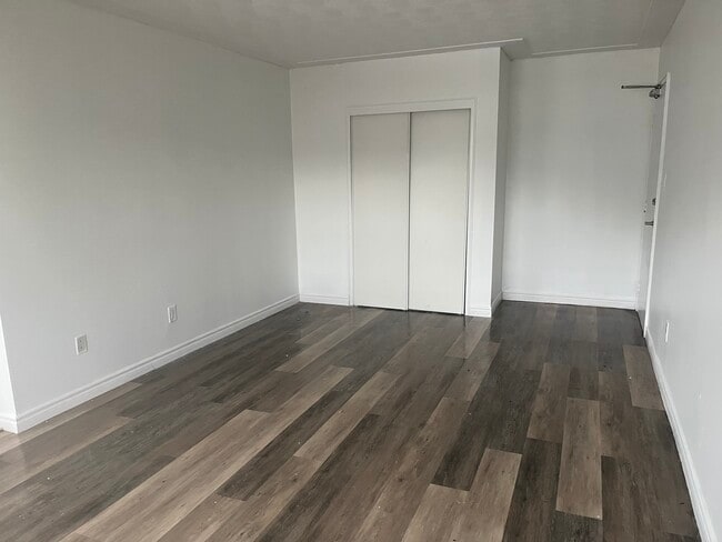 Photo - 21 Stirling Ave S Unit 20