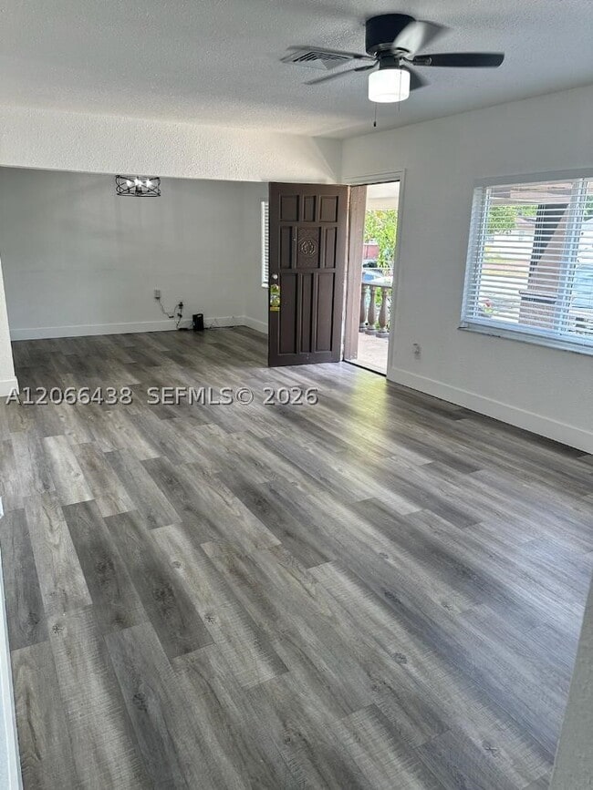 Photo - 160 W 60th St
