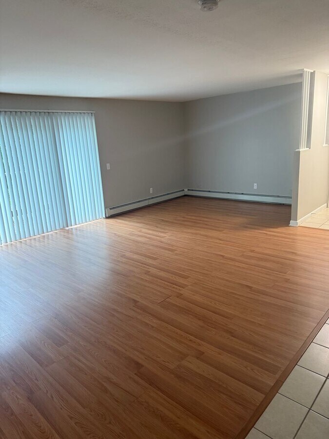 Photo - Spacious 1 Bed - 1 Bath Apartment in Crans... Unit 433 Oaklawn Ave  322