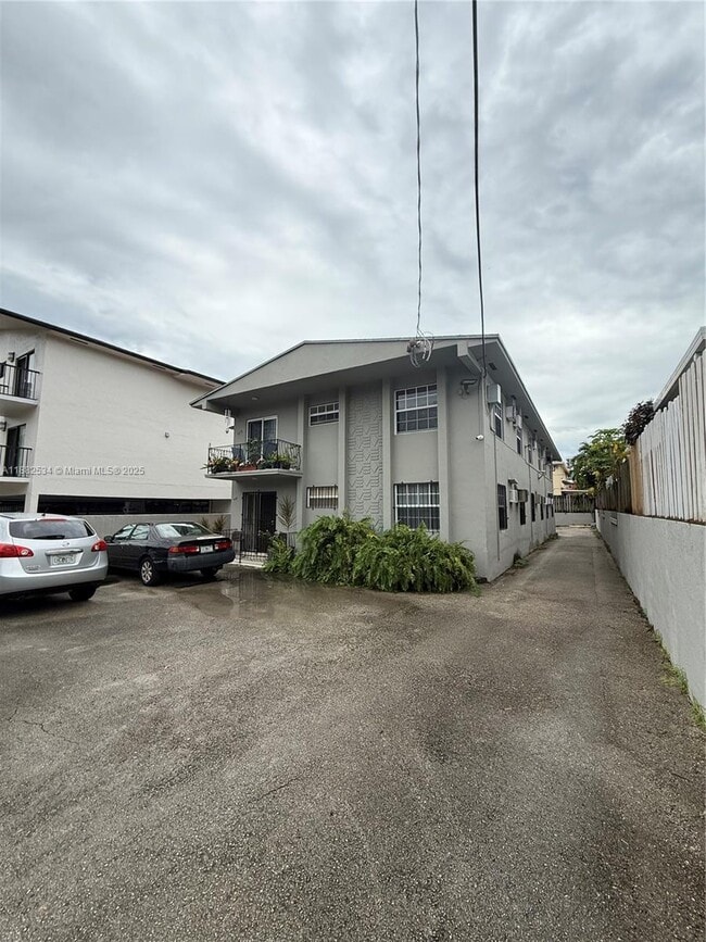 Building Photo - 428 SW 2nd St Unit 2 Rental